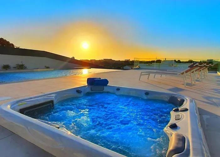 Sunrise Villa By Laranjal Rentals